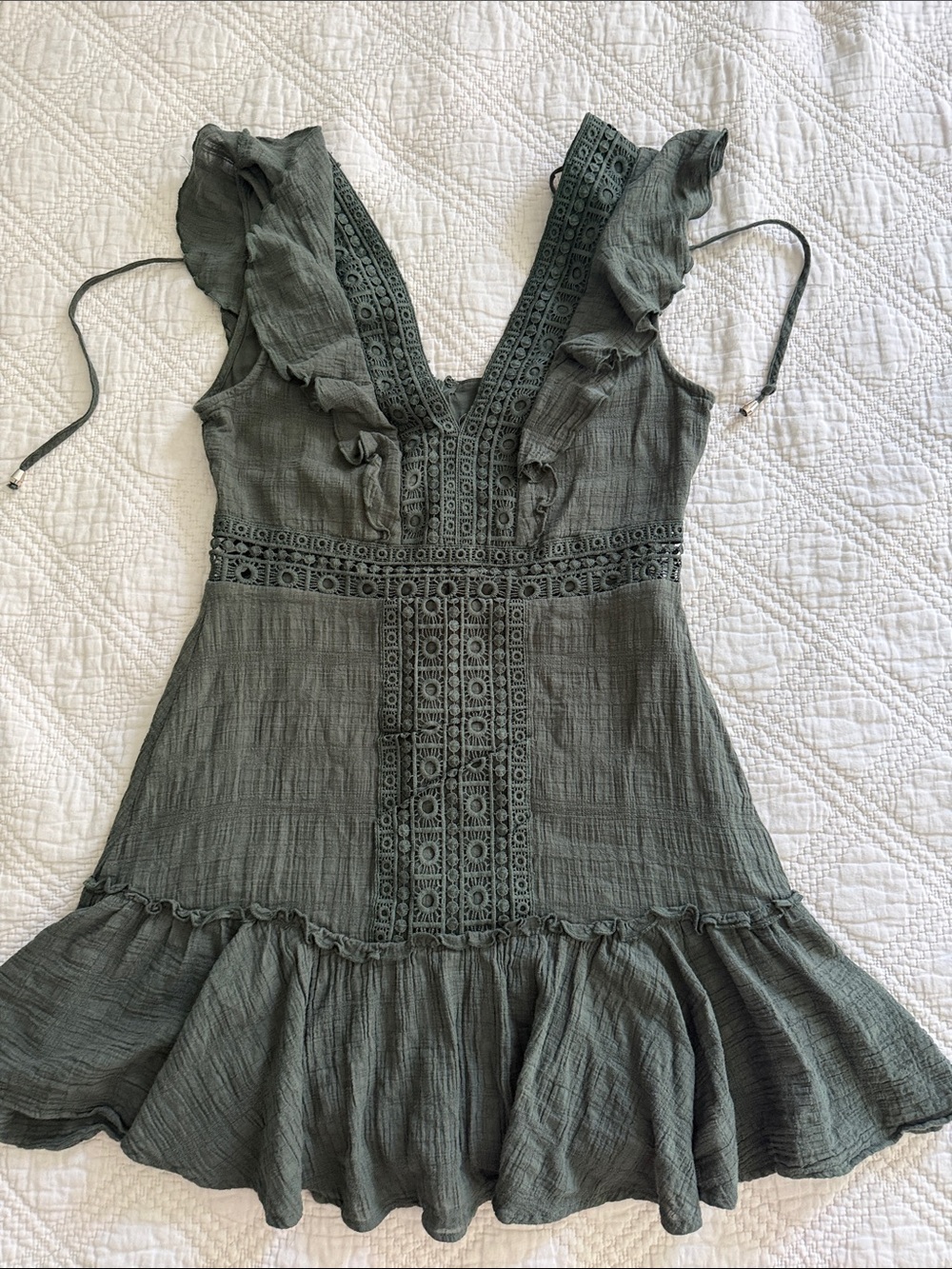 mi Ami Olive Green V-Neck Ruffle Frill Mini Dress Crochet Accents Size Medium - Picture 2 of 7